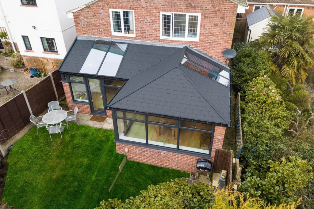 P-shaped solid roof conservatory